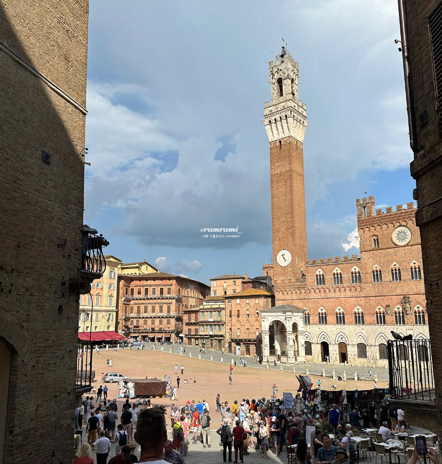 Is Siena Italy Worth Visiting? A Realistic 2026 Day Trip Guide Shell-shaped Piazza del Campo and Torre del Mangia in Siena