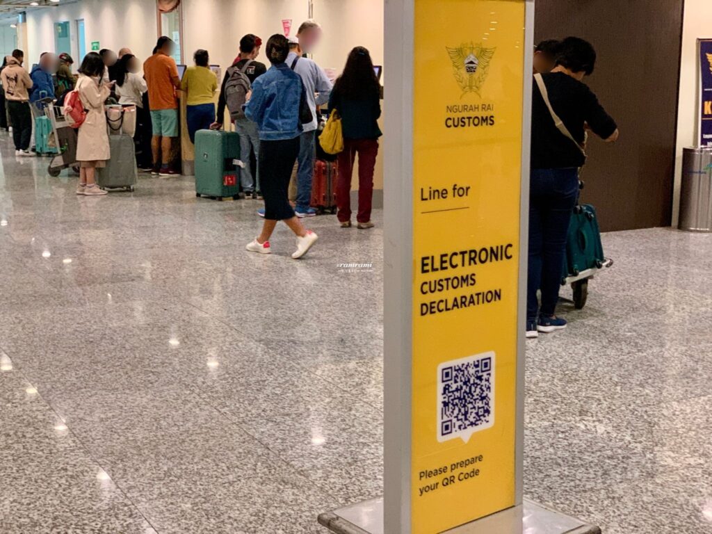 assengers using airport kiosks for Indonesia E-CD Bali at DPS